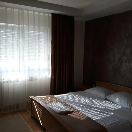 Lav Motel 3*
